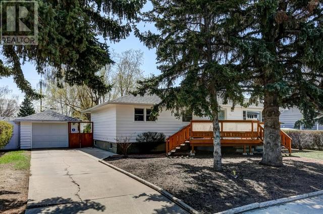 410 15 Street E, House detached with 4 bedrooms, 2 bathrooms and 4 parking in Drumheller AB | Card Image
