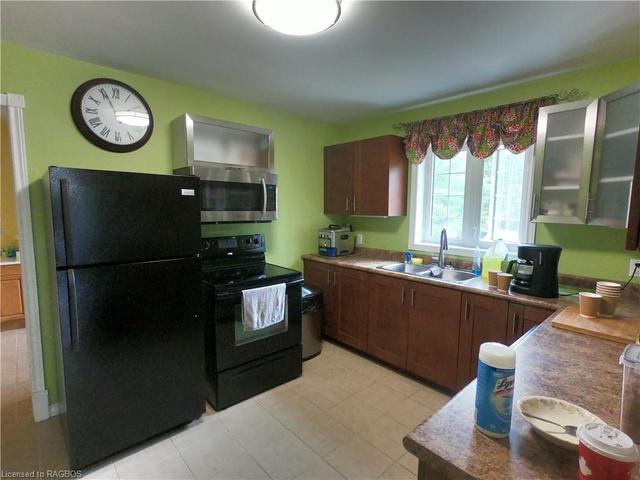 396 Bruce Rd 8 Road, House detached with 3 bedrooms, 1 bathrooms and 10 parking in South Bruce Peninsula ON | Image 12