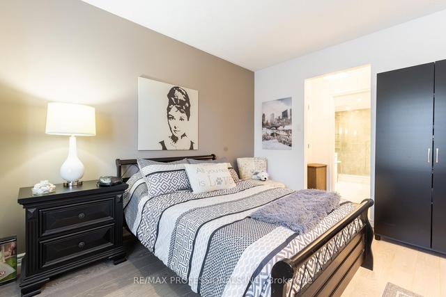 102 - 40 Old Mill Rd, Condo with 2 bedrooms, 2 bathrooms and 1 parking in Toronto ON | Image 6