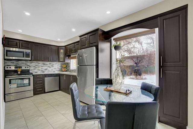 3324 Dwiggin Ave, House detached with 4 bedrooms, 3 bathrooms and 4 parking in Mississauga ON | Image 3