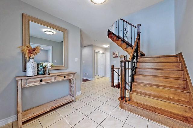 3912 Mcdowell Dr, House semidetached with 4 bedrooms, 4 bathrooms and 3 parking in Mississauga ON | Image 8