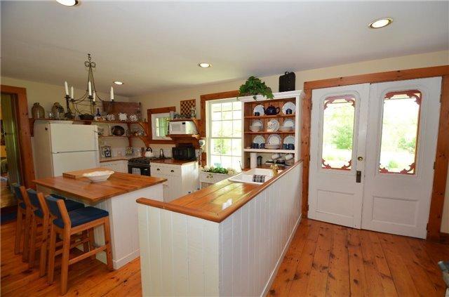 291 County Road 30, House detached with 4 bedrooms, 2 bathrooms and 10 parking in Kawartha Lakes ON | Image 2