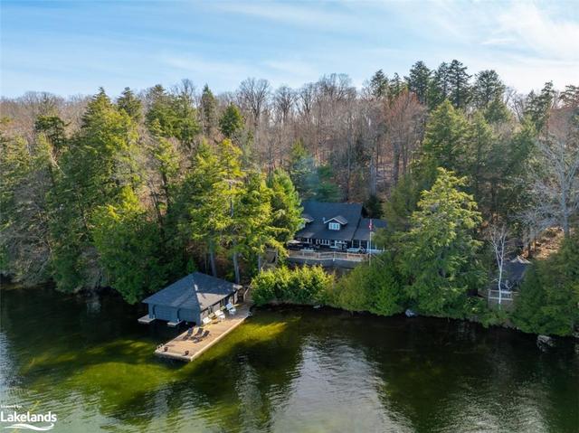 265' of privacy, g uest cottage to the right | Image 1
