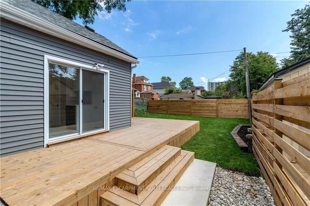 110 Dundurn St N, House detached with 2 bedrooms, 1 bathrooms and 1 parking in Hamilton ON | Image 8
