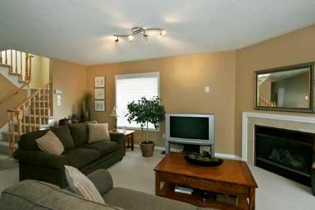 207 Bean Cres, House semidetached with 3 bedrooms, 3 bathrooms and 2 parking in Ajax ON | Image 3