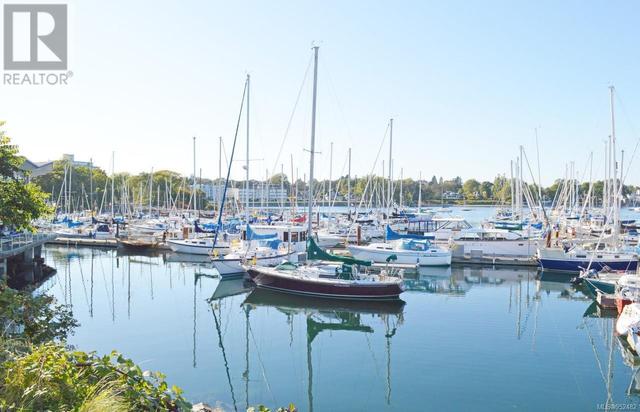 1 - 1270 Beach Dr, Condo with 1 bedrooms, 1 bathrooms and null parking in Oak Bay BC | Image 13