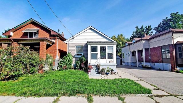 300 St Eloi Ave, House detached with 3 bedrooms, 2 bathrooms and 5 parking in Oshawa ON | Image 1