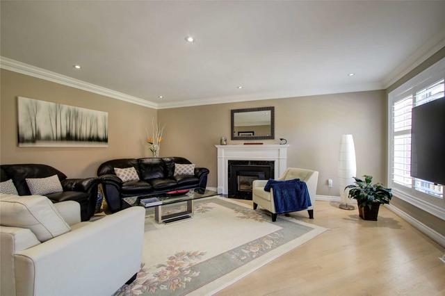 37 Ava Cres, House detached with 4 bedrooms, 5 bathrooms and 6 parking in Richmond Hill ON | Image 7