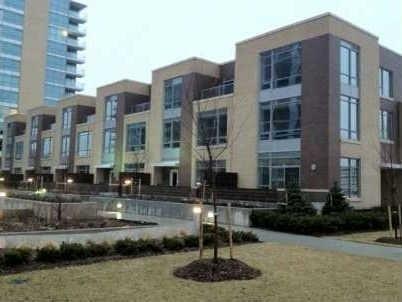 th1 - 25 Singer Crt, Townhouse with 3 bedrooms, 3 bathrooms and 1 parking in Toronto ON | Image 2