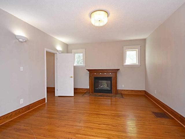 38 English St, House detached with 3 bedrooms, 2 bathrooms and 4 parking in Brampton ON | Image 4