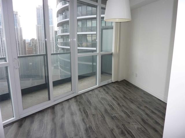 3202 - 25 Carlton St, Condo with 2 bedrooms, 2 bathrooms and 0 parking in Toronto ON | Image 4