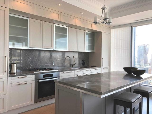 2601 - 55 Scollard St, Condo with 2 bedrooms, 3 bathrooms and 1 parking in Toronto ON | Image 3