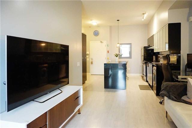 Th11 - 33 Singer Crt, Condo with 1 bedrooms, 2 bathrooms and 1 parking in Toronto ON | Image 3