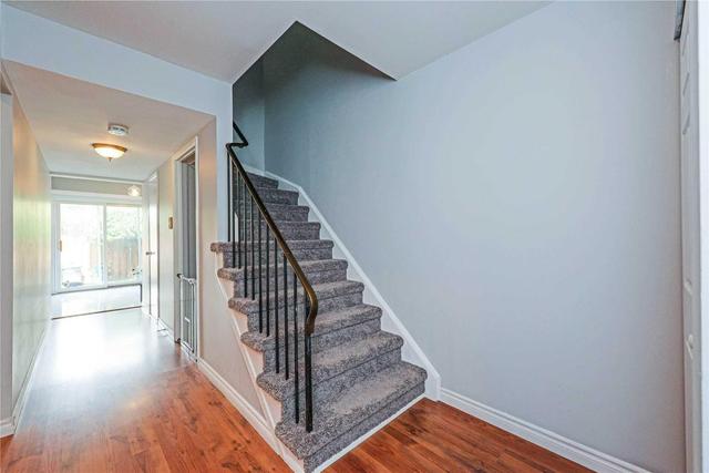 6 - 1020 Central Park Dr, Townhouse with 3 bedrooms, 2 bathrooms and 1 parking in Brampton ON | Image 3