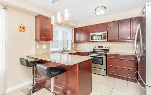 47 Vanhorne Clse, House attached with 3 bedrooms, 3 bathrooms and 3 parking in Brampton ON | Image 6