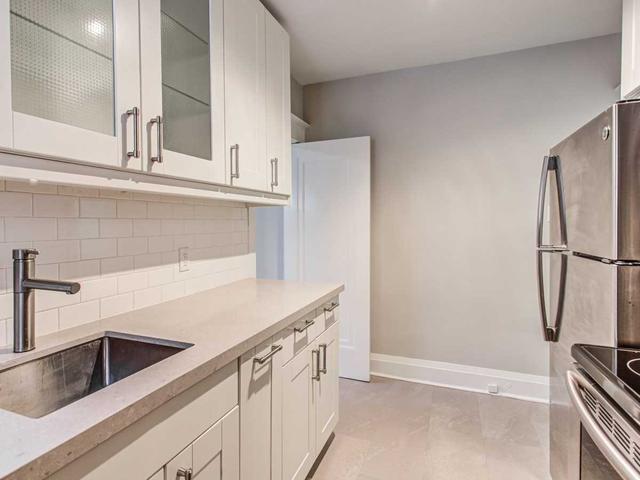 upper - 340 St. Clair Ave, House detached with 3 bedrooms, 2 bathrooms and 1 parking in Toronto ON | Image 5