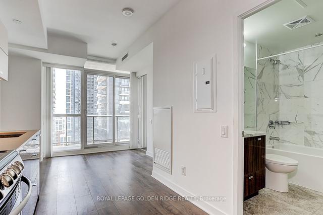 2002 - 290 Adelaide St W, Condo with 1 bedrooms, 1 bathrooms and 0 parking in Toronto ON | Image 20