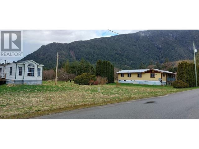 926 North Grant Road, House detached with 2 bedrooms, 1 bathrooms and null parking in Central Coast D BC | Image 1