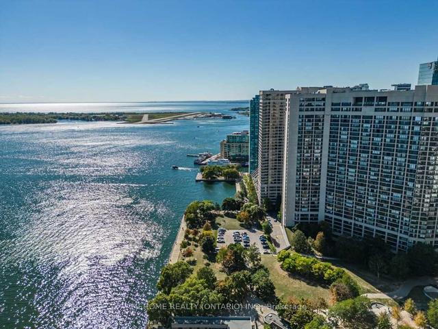 2908 - 65 Harbour Sq, Condo with 2 bedrooms, 2 bathrooms and 1 parking in Toronto ON | Image 21