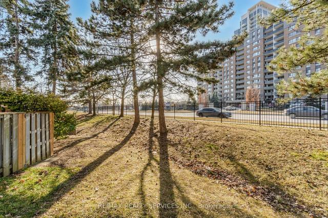 16 - 16 Carleton Pl, Townhouse with 3 bedrooms, 2 bathrooms and 2 parking in Brampton ON | Image 27
