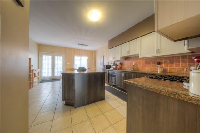 9 Algarve Cres, House semidetached with 3 bedrooms, 3 bathrooms and 2 parking in Toronto ON | Image 6
