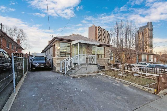 36 Lanyard Rd, House semidetached with 3 bedrooms, 4 bathrooms and 7 parking in Toronto ON | Image 1