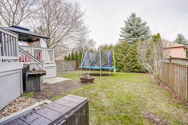 235 Rhodes Circ, House detached with 4 bedrooms, 3 bathrooms and 6 parking in Newmarket ON | Image 31