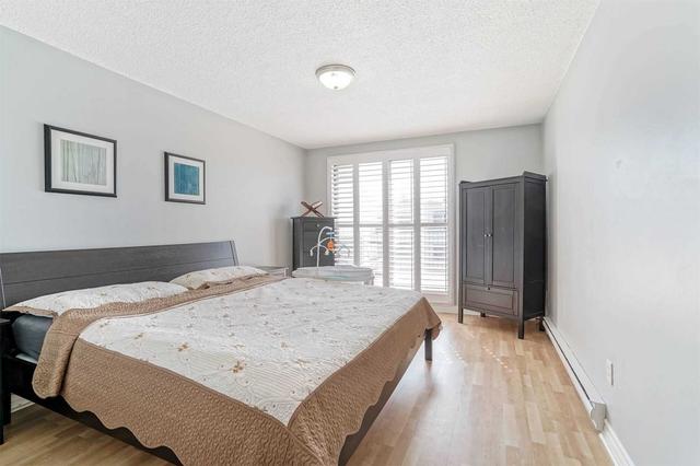 143 - 1058 Falgarwood Dr, Townhouse with 4 bedrooms, 2 bathrooms and 1 parking in Oakville ON | Image 7