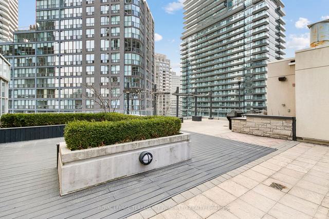 1607 - 11 St Joseph St, Condo with 2 bedrooms, 2 bathrooms and 1 parking in Toronto ON | Image 15