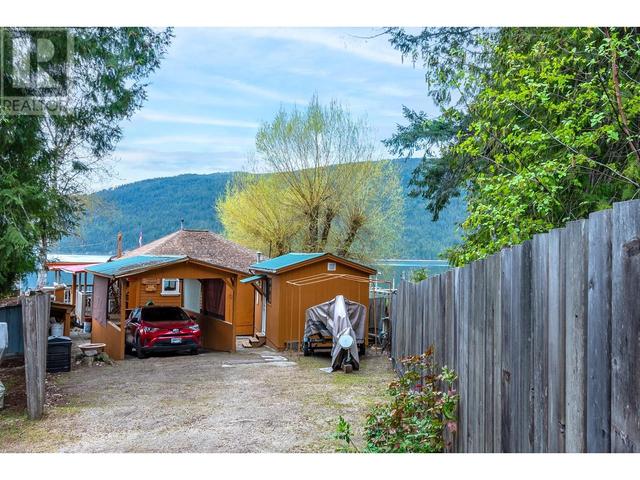 8518 - 97a Highway Unit# 5, Home with 2 bedrooms, 1 bathrooms and 4 parking in North Okanagan F BC | Image 3
