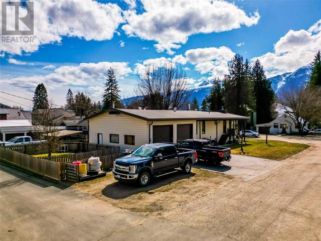 108 Ford Street, House detached with 3 bedrooms, 2 bathrooms and 2 parking in Revelstoke BC | Image 29