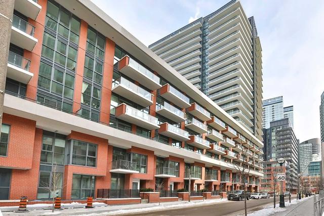 th6 - 38 Iannuzzi St, Townhouse with 2 bedrooms, 3 bathrooms and 1 parking in Toronto ON | Image 2