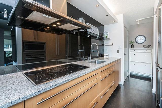 1001 - 50 Lombard St, Condo with 2 bedrooms, 1 bathrooms and 1 parking in Toronto ON | Image 6