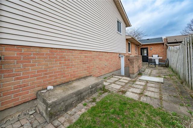 92 Stoney Brook Crescent, House semidetached with 3 bedrooms, 2 bathrooms and 2 parking in St. Catharines ON | Image 14