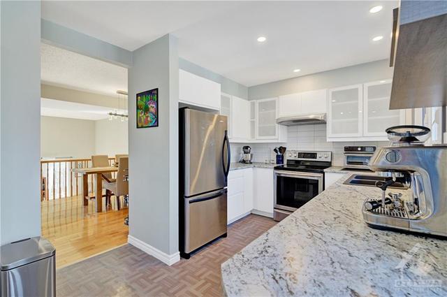 1462 Bryson Lane, Townhouse with 3 bedrooms, 3 bathrooms and 2 parking in Ottawa ON | Image 10