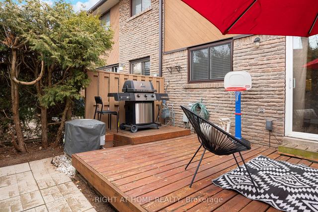 624 Forestwood Cres, Townhouse with 4 bedrooms, 2 bathrooms and 2 parking in Burlington ON | Image 25