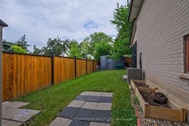 40 Lamberton Blvd, House detached with 3 bedrooms, 2 bathrooms and 4 parking in Toronto ON | Image 31
