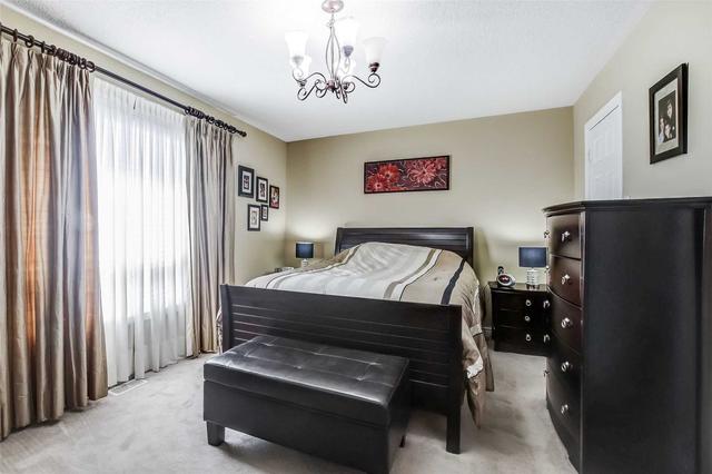 27 Village Lake Cres, House detached with 3 bedrooms, 4 bathrooms and 6 parking in Brampton ON | Image 16