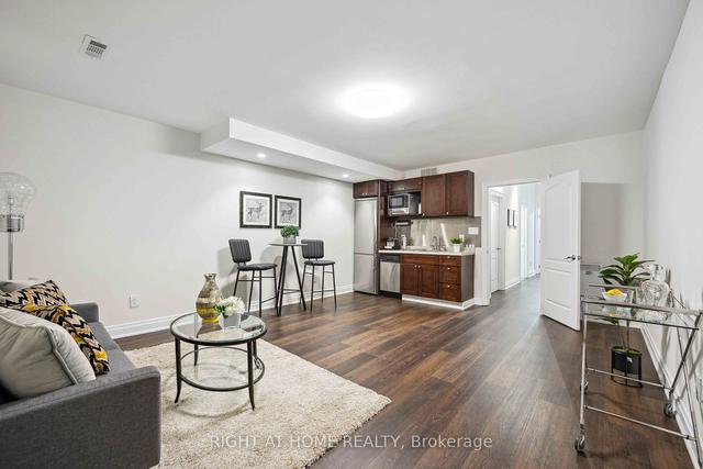 212 Walmer Rd, House attached with 3 bedrooms, 4 bathrooms and 1 parking in Toronto ON | Image 29