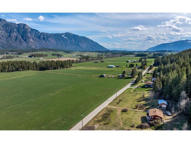 3481 Crestview Road, House detached with 2 bedrooms, 2 bathrooms and null parking in Central Kootenay B BC | Image 9