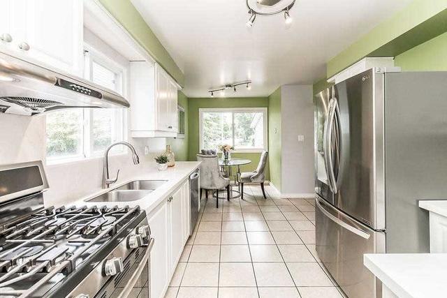 6771 Segovia Rd, House semidetached with 3 bedrooms, 4 bathrooms and 5 parking in Mississauga ON | Image 2