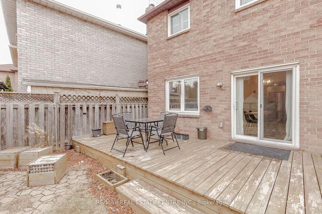 1444 Prince John Circ, House attached with 3 bedrooms, 3 bathrooms and 5 parking in Oakville ON | Image 33