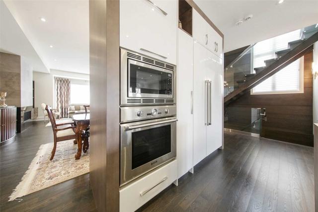 29 Sunshine St, House detached with 4 bedrooms, 5 bathrooms and 6 parking in Toronto ON | Image 8