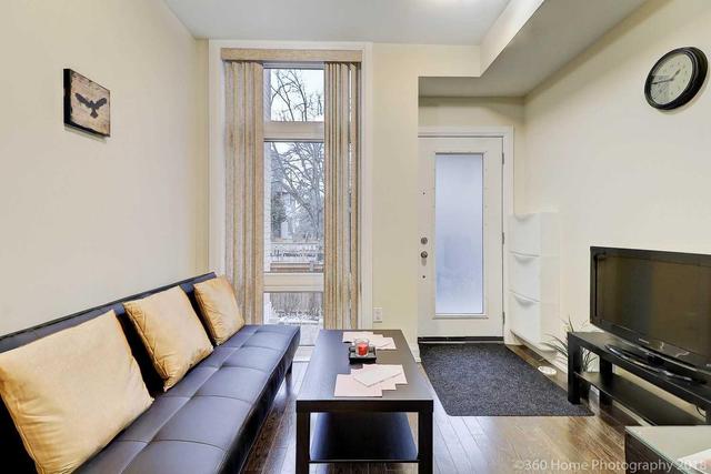 102 - 23 Eldora Ave, Townhouse with 2 bedrooms, 2 bathrooms and 1 parking in Toronto ON | Image 3