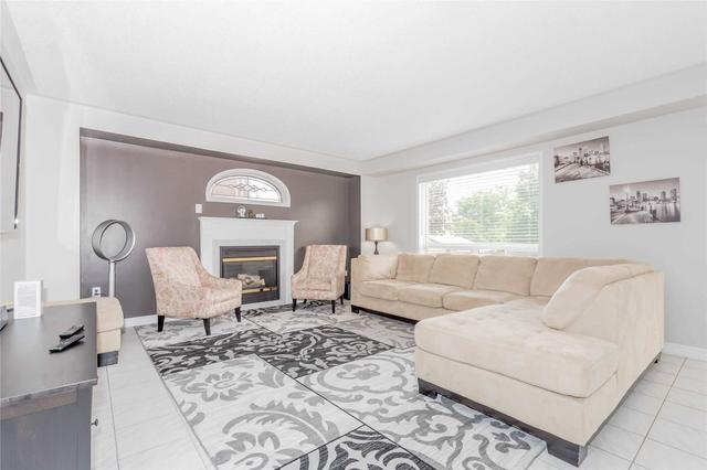 11 Southbend Dr, House detached with 5 bedrooms, 4 bathrooms and 6 parking in Brampton ON | Image 3
