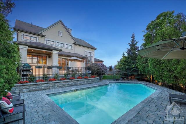 315 Amita Crescent, House detached with 4 bedrooms, 4 bathrooms and 4 parking in Ottawa ON | Image 3