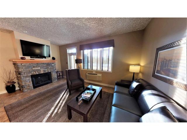 415 Q   400 Bighorn Boulevard, Condo with 1 bedrooms, 1 bathrooms and null parking in Radium Hot Springs BC | Image 3