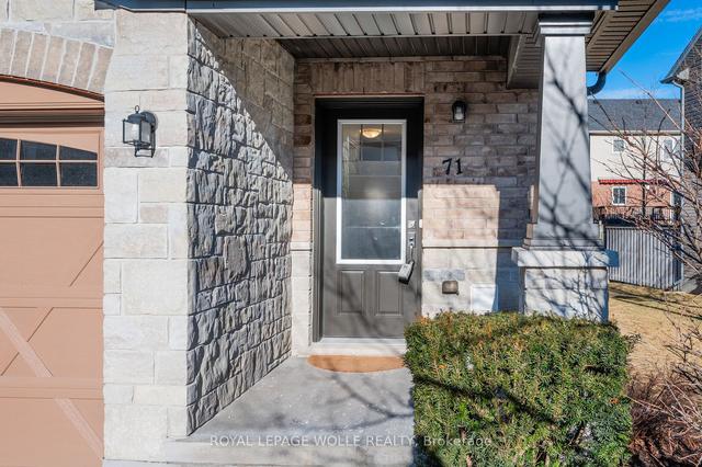 71 Arlington Cres, Townhouse with 3 bedrooms, 3 bathrooms and 2 parking in Guelph ON | Image 34