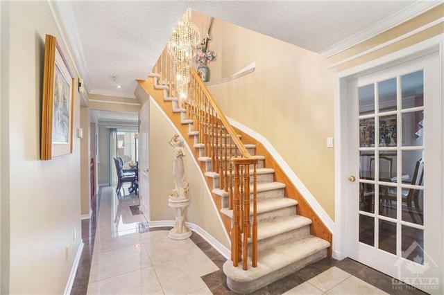 23 Hunterswood Crescent, House detached with 4 bedrooms, 4 bathrooms and 4 parking in Ottawa ON | Image 3