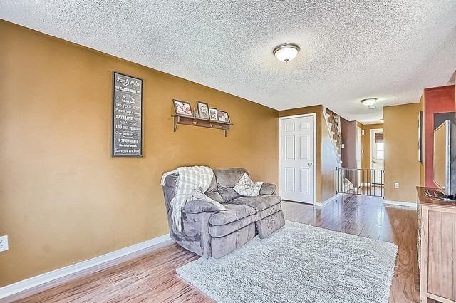 53 Lee Cres, House attached with 3 bedrooms, 2 bathrooms and 2 parking in Barrie ON | Image 5